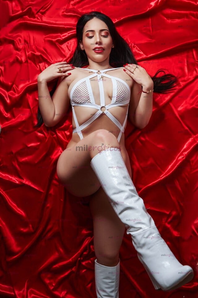 FOTOS DE JULIANA HERMOSA PAISA DE 23 AÑOS MAMASITA CON CARA Y CUERPO HERMOSA