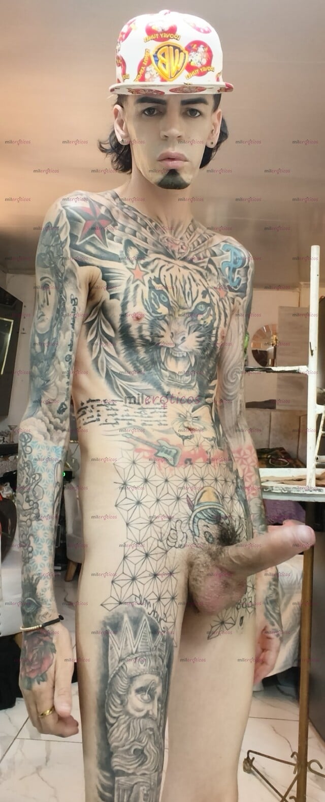 FOTOS DE FLACO VERGON ACTIVO BLANCO TATUADO ARRECHO
