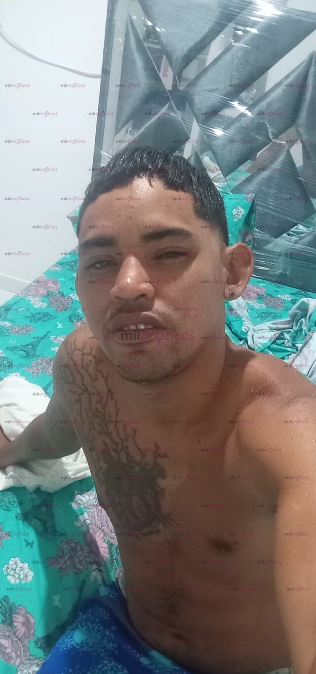 FOTOS DE ME LLAMO ROBERT SOY UN FLACO ALTO DISPONIBLE