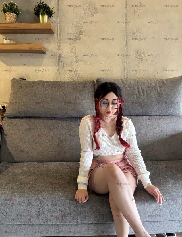 FOTOS DE ALESSA CARITA LINDA, CON UNA COSITA ESTRECHITA DISPONIBLE PARA TI