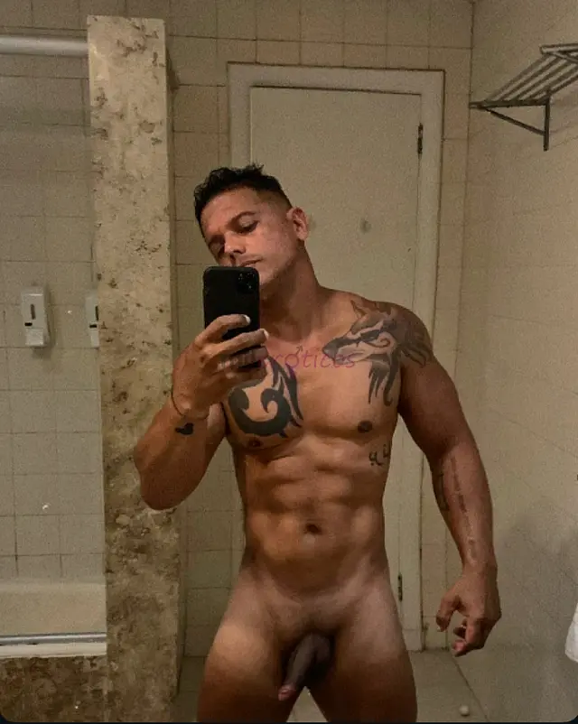 Ola td bem me chamo abrantes masso perfeito pra realizar seus maiores desejos to aqui pra te fazer rir e gozar gostoso alem de te proporcionar uma exc...