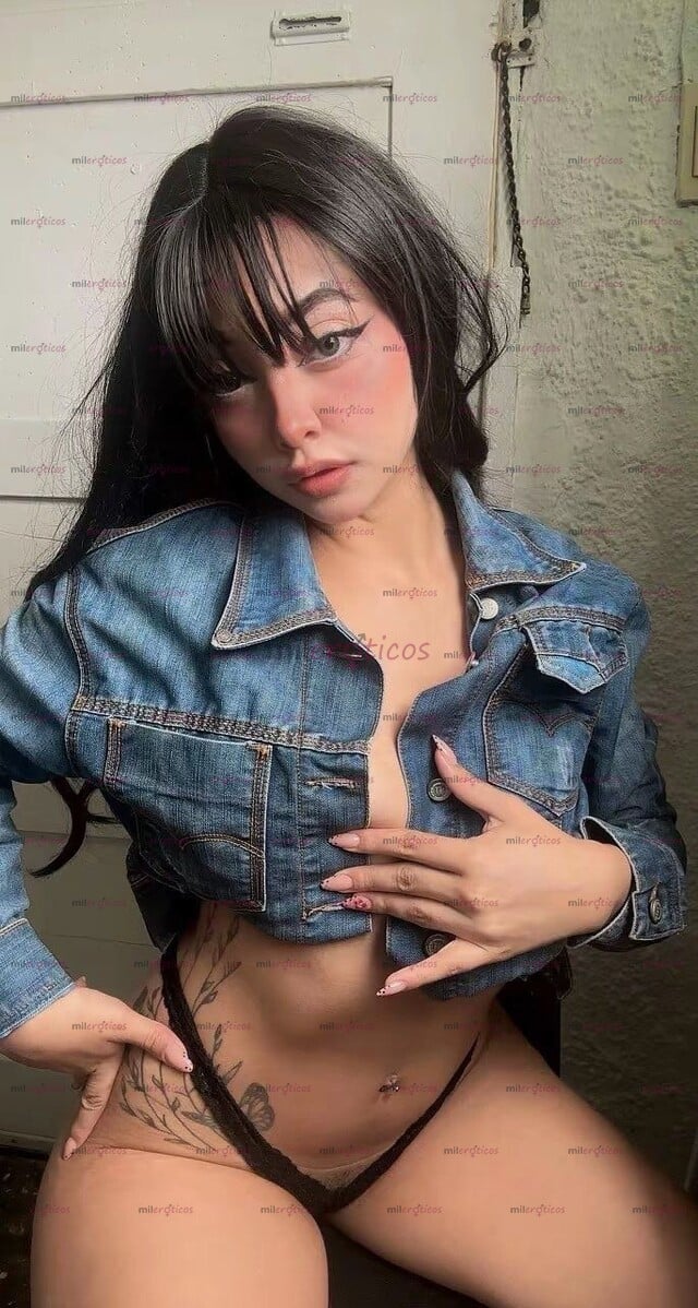 FOTOS DE HERMOSA MUJER ENCANTADORA CON CURVAS SEXY Y MORBOSA