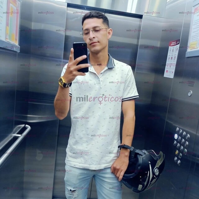 FOTOS DE HOLA. HOMBRE DESCOMPLICADO DISPUESTO A CUMPLIR TUS FANTASIAS