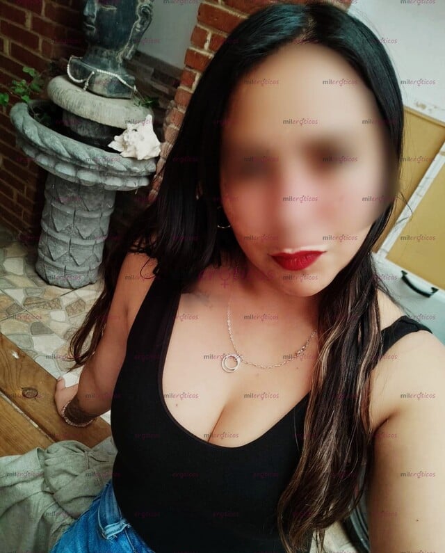 FOTOS DE TIERNA JOVENCITA MUY RICA Y COMPLACIENTE . VAMOS A PASARLA RICO.