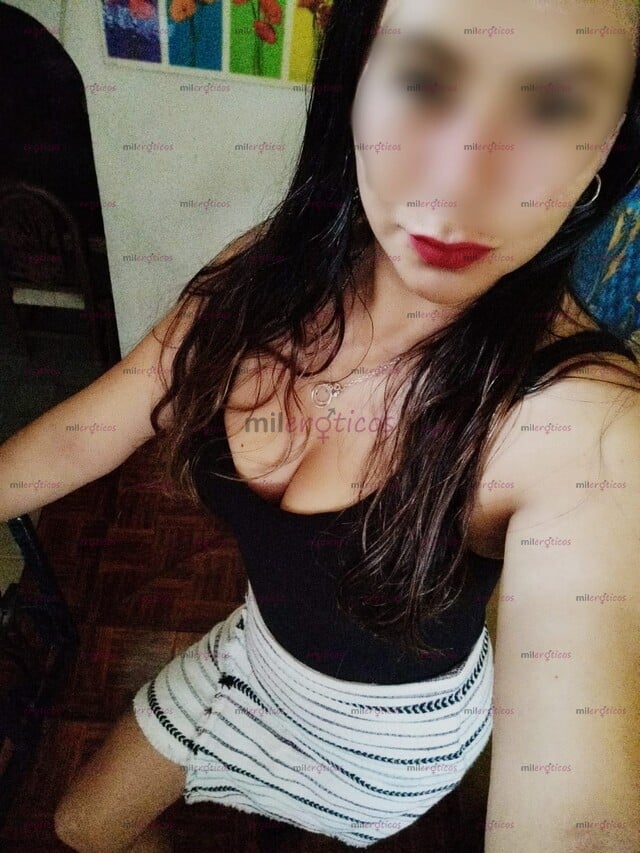 FOTOS DE TIERNA JOVENCITA MUY RICA Y COMPLACIENTE . VAMOS A PASARLA RICO.
