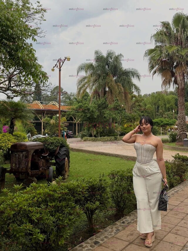 FOTOS DE BÉSAME, ÚSAME, TÓMAME, HAZME TUYA SOY ANDREA JOVEN HERMOSA