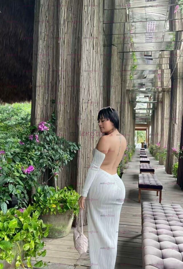 FOTOS DE BÉSAME, ÚSAME, TÓMAME, HAZME TUYA SOY ANDREA JOVEN HERMOSA