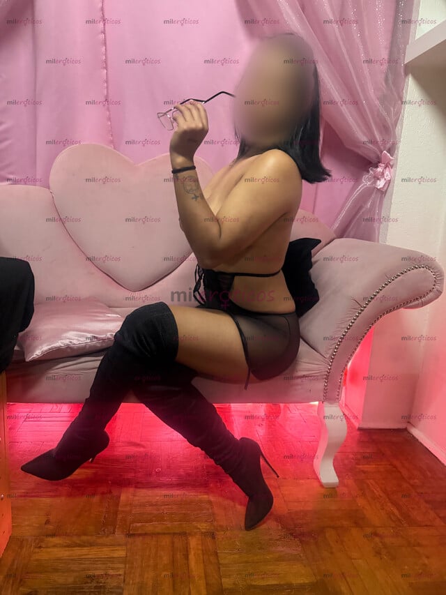 FOTOS DE VEN A CHUPARME LAS TETAS RICAS QUE TENGO Y A PROBAR MI PUCHITA ESTRECHITA !