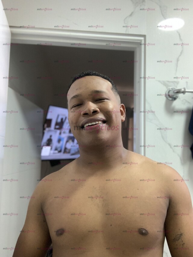 FOTOS DE HOLA SOY ANDRES UN CHICO DE 22 AÑOS DISPONIBLE PARA TI AMOE