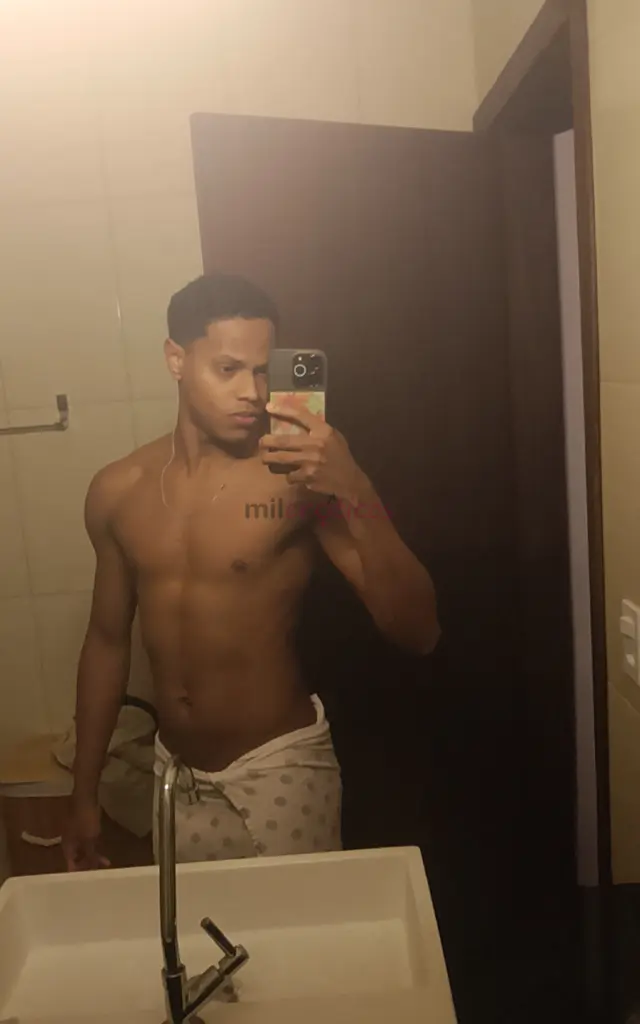 Estou aqui disponivel para te fuder gostoso e te fazer uma puta safada e te faco goza gostoso com o meu pau dentro de vc realizo os seus desejos e fet...
