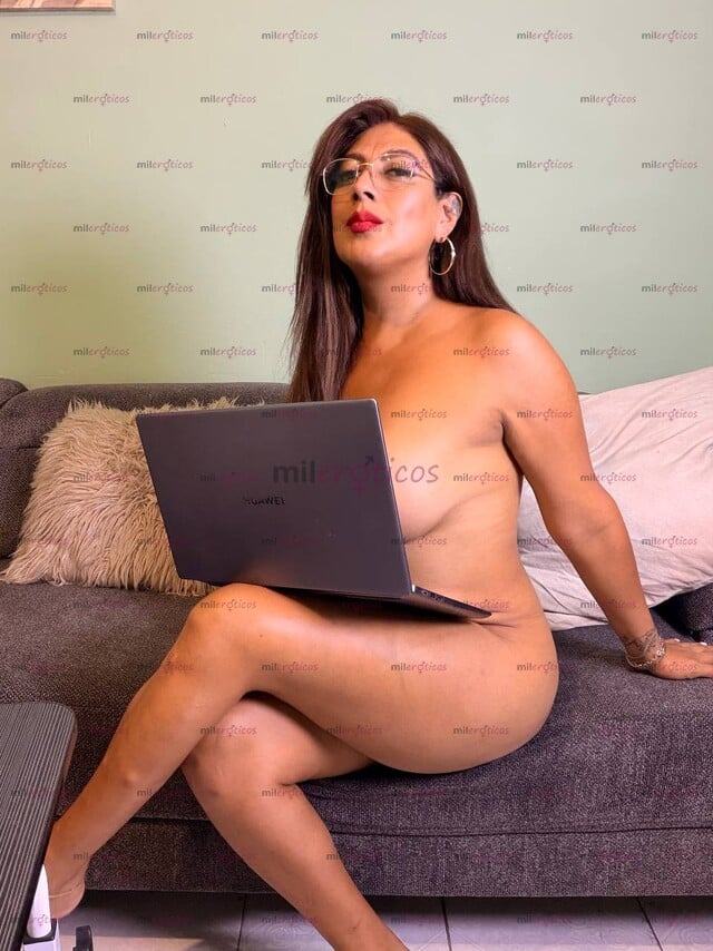 FOTOS DE DELICIOSA CULONA, TETONA Y DOTADA CUENTO CON LUGAR