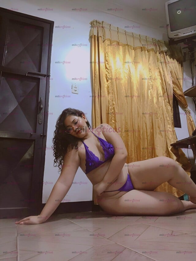 FOTOS DE ¡TU LATINA PERRA GORDIBUENA HACIENDOTE UN JOI CON MIS TETAS REBOTANDO!