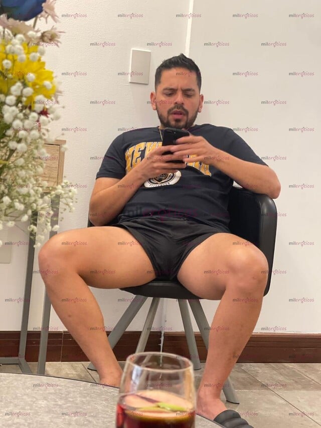 FOTOS DE TÚ MACHO GIGOLÓ DISCRETO Y MUY ACTIVO EN TU CIUDAD DISPONIBLE