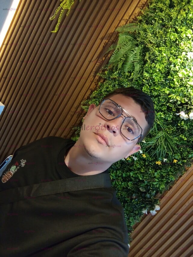 FOTOS DE SEBASTIÁN UN CHICO CALIENTE Y DISPUESTO A ROMPER CULO
