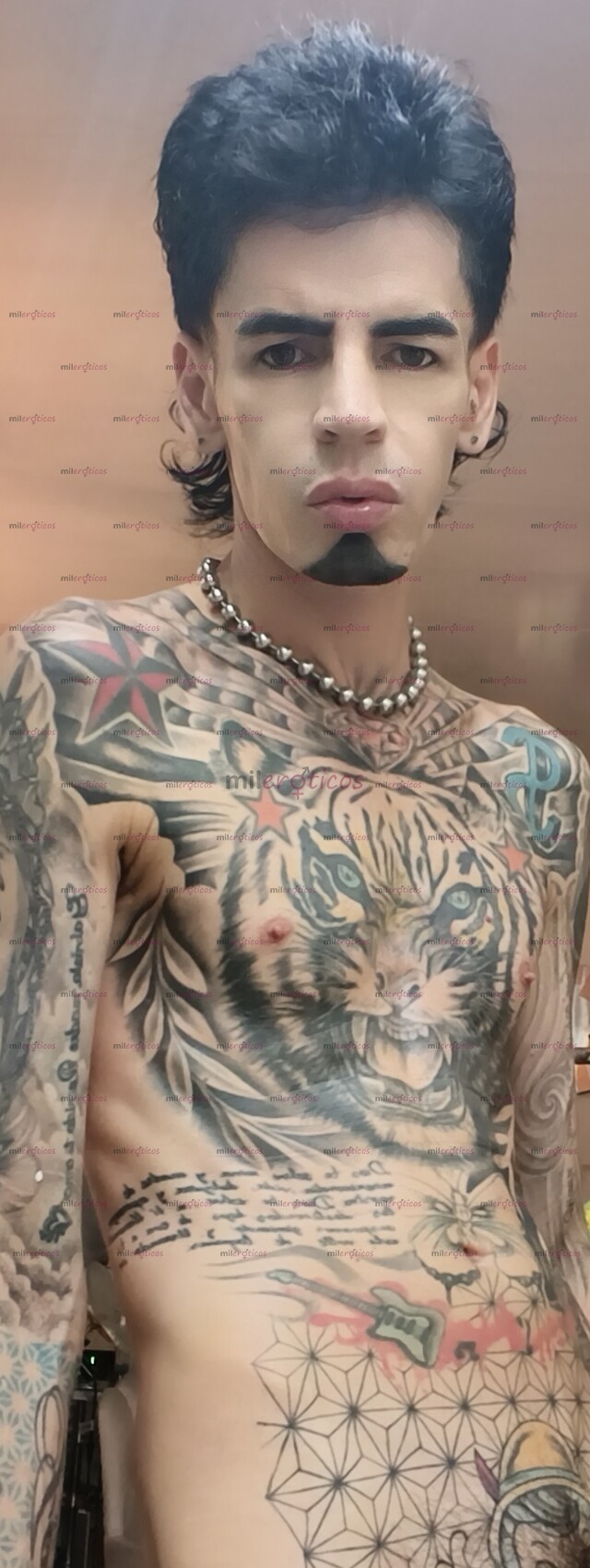 FOTOS DE FLACO VERGON ACTIVO TATUADO SERIO RESERVADO