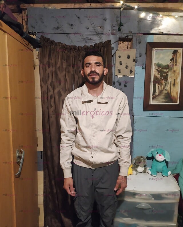 FOTOS DE JOVEN ATRACTIVO DE MII BUEN SERVICIO AMABLE ISENSILLO DISPONIBLE PARA USTDESLOKE