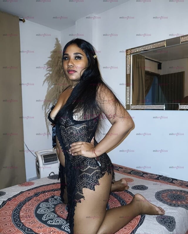 FOTOS DE ZAFIRO INDIA HERMOSA MASAJISTA ERÓTICA CUERPO NATURAL DISFRUTA