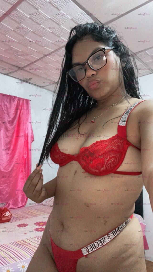 FOTOS DE JOVEN CALIENTE ARDIENTE CON GANAS DE MUCHA LECHE ESPESA