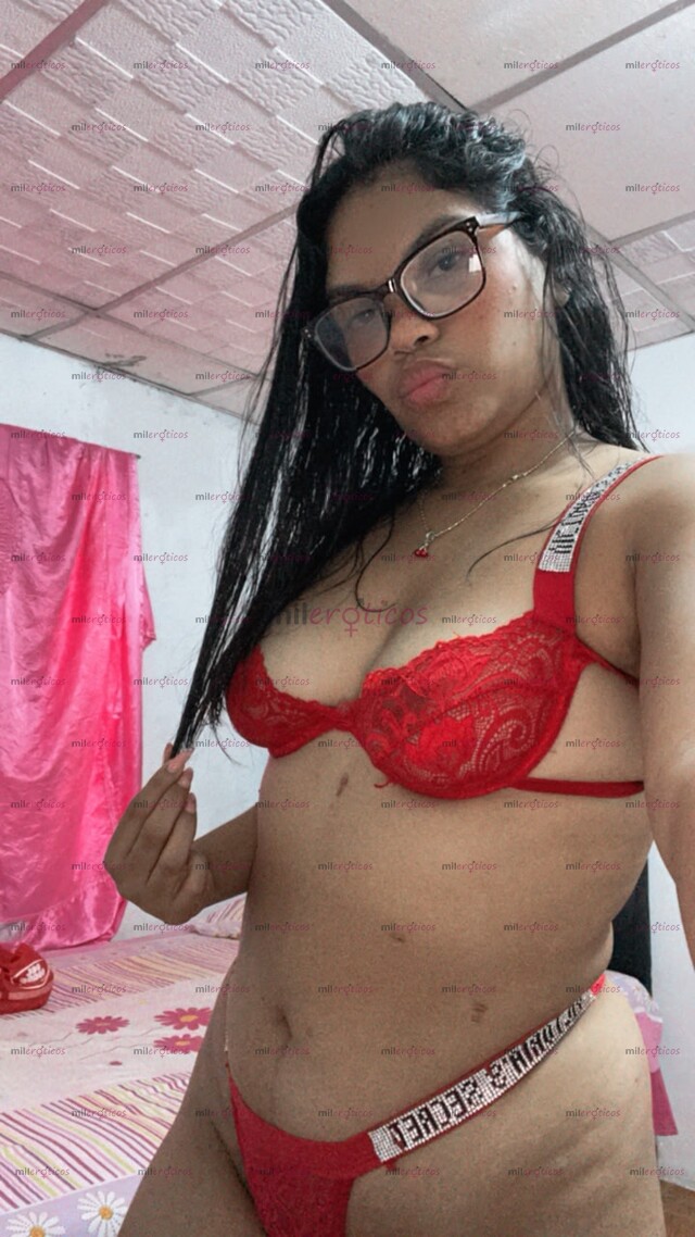 FOTOS DE MORENA CALIENTE. CON GANAS DE VERGAS DE TODOS LOS COLORES