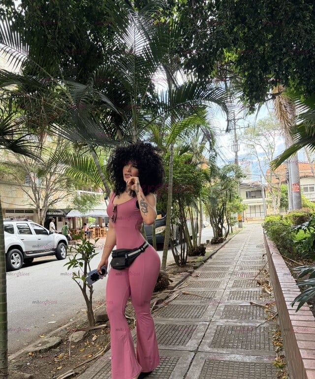 FOTOS DE FEMENINA Y AGUANTADORA COSTEÑA FITNESS UNA VERDADERA SENSACION DELUXE