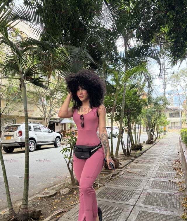 FOTOS DE FEMENINA Y AGUANTADORA COSTEÑA FITNESS UNA VERDADERA SENSACION DELUXE