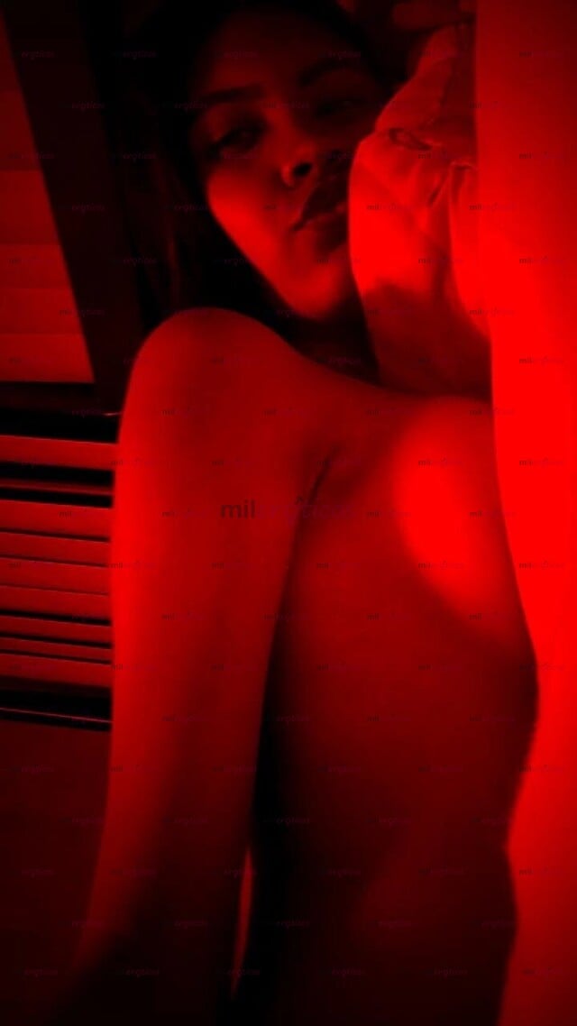 FOTOS DE POR SOLO 7 MIL VEN CON FLAQUITA ARRECHITA QUE AMA LA VERGA Y EL SEXO, VEN PAPI