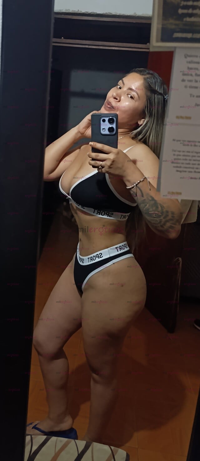 FOTOS DE UNA DAMA SENCILLA E ENCANTADORA CON UN ROSTRO ANGELICAL