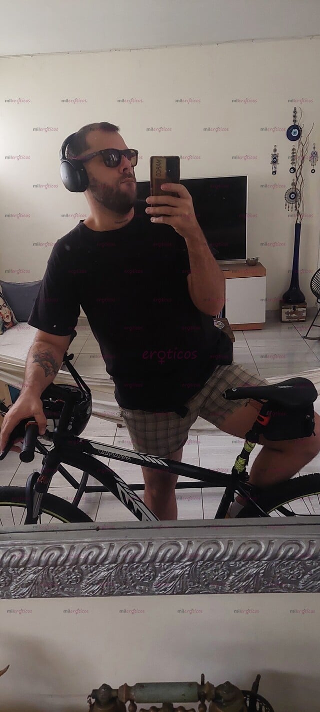 FOTOS DE HOMBRE ROMANTICO COMPLACIENTE. ASEADO BUENA CHARLA HONESTO. BUSCO ENCUENTROS