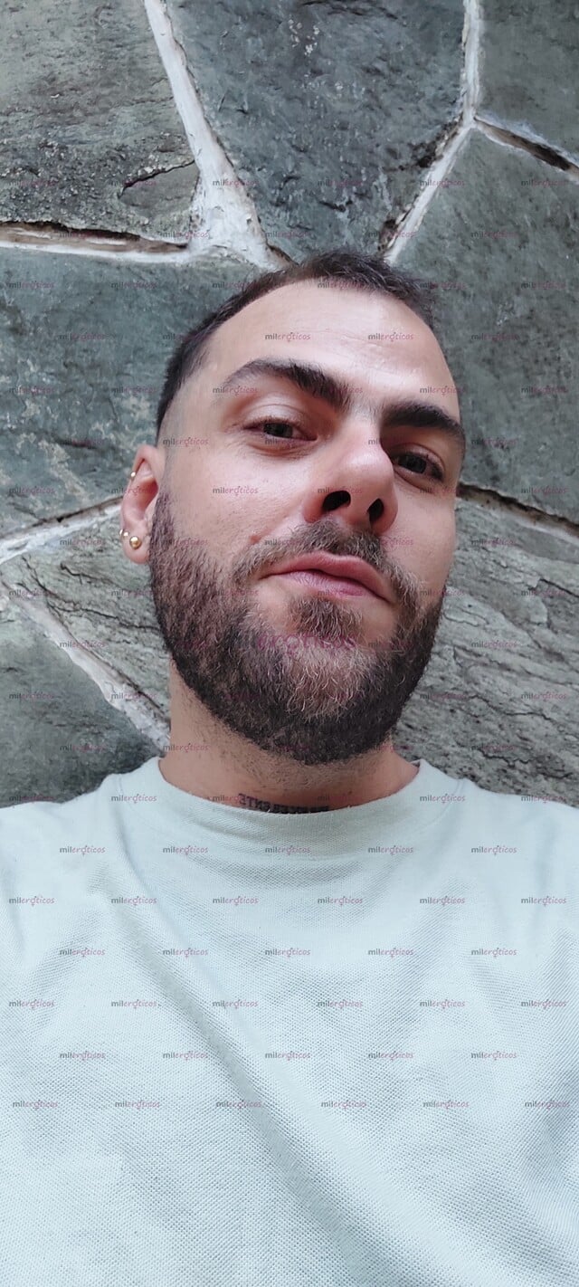 FOTOS DE HOMBRE ROMANTICO COMPLACIENTE. ASEADO BUENA CHARLA HONESTO. BUSCO ENCUENTROS