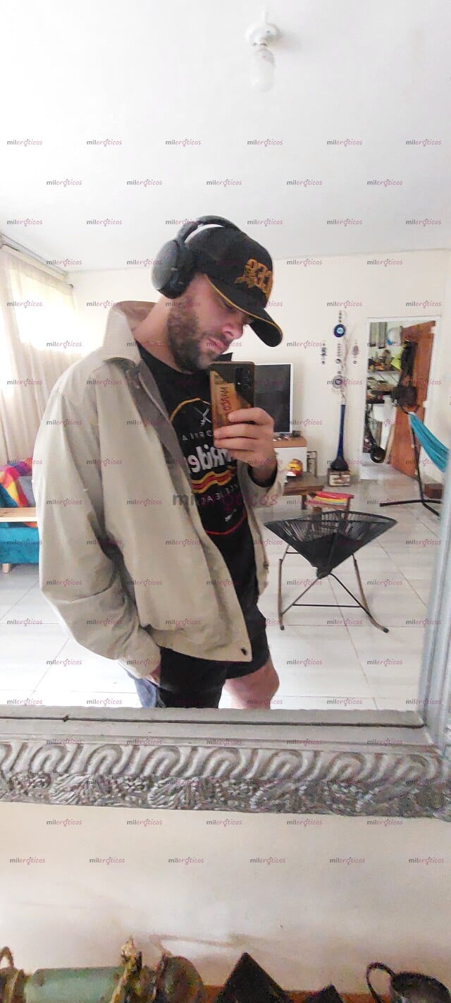FOTOS DE HOMBRE ROMANTICO COMPLACIENTE. ASEADO BUENA CHARLA HONESTO. BUSCO ENCUENTROS
