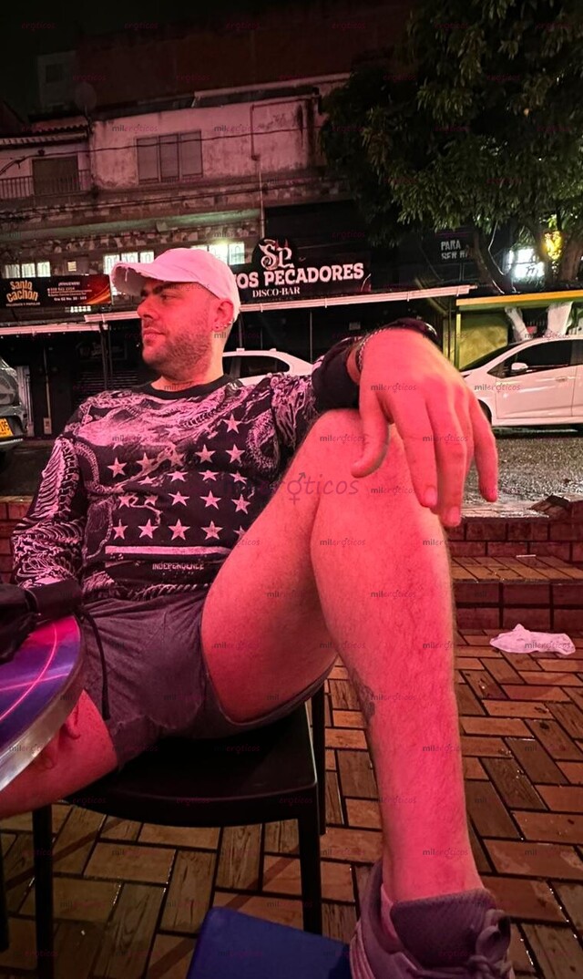 FOTOS DE HOMBRE ROMANTICO COMPLACIENTE. ASEADO BUENA CHARLA HONESTO. BUSCO ENCUENTROS