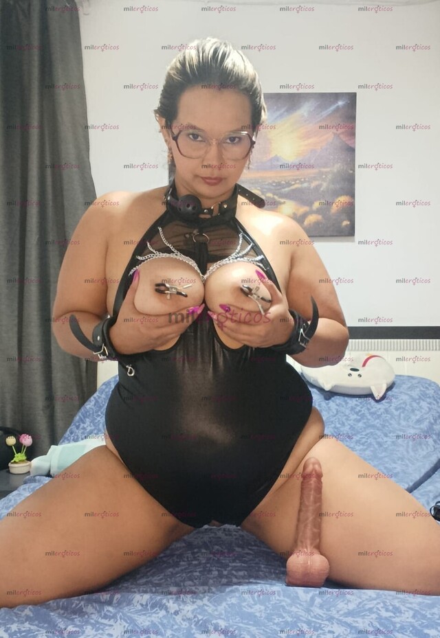 FOTOS DE KARLA AFRODITA CON PROMOS LA MÁS PERRA DE LA RED MADURITA RICA