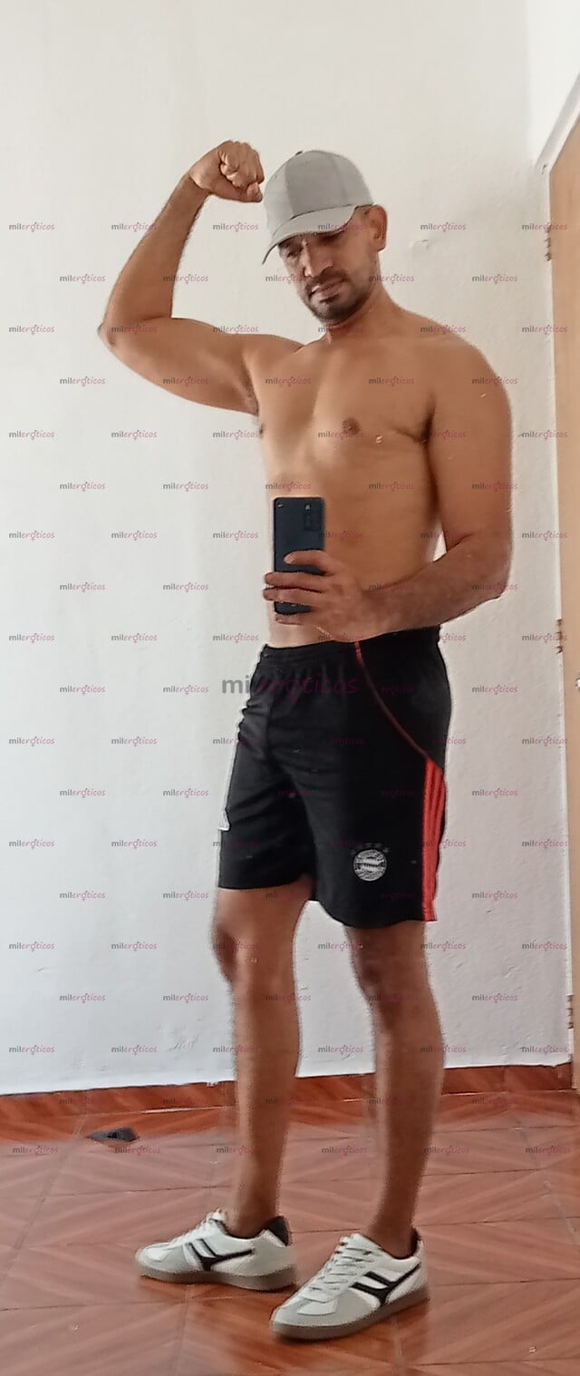 FOTOS DE MACHO COLOMBIANO DE ROL ACTIVO CON 22CM DE VERGA LECHOSA..