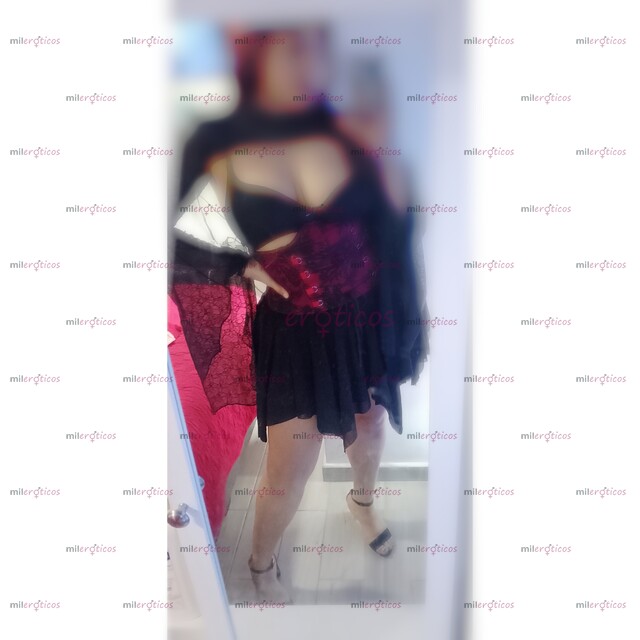 FOTOS DE CURVY Y GÓTICA. SI TE GUSTAN LOS CUERPOS REALES PERO SENSUALES.