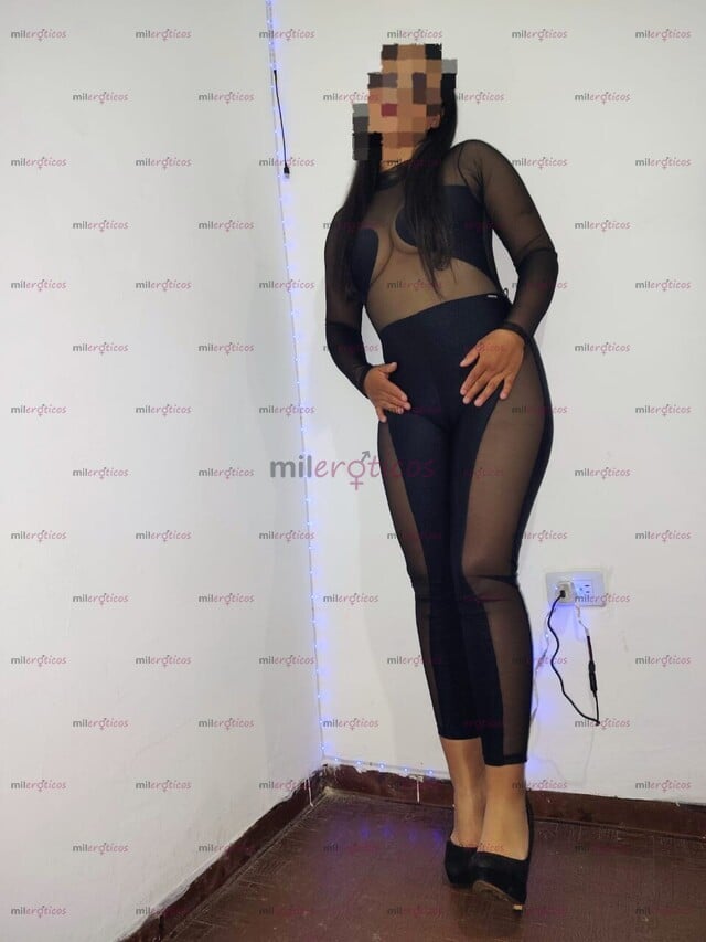 FOTOS DE MAMÁ JOVEN, NATURAL Y MUY CARIÑOSA LACTANTE