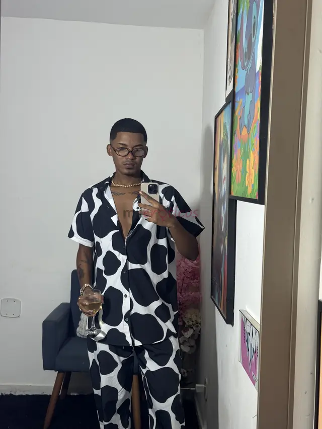 Acompanhante masculino discreto educado e de excelente apresentacao ofereco momentos de companhia conversa lazer e experiencias inesqueciveis para hom...