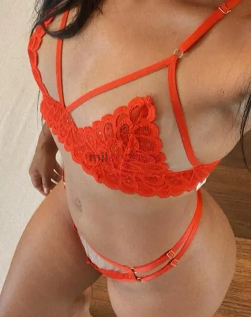 Sou uma acompanhante mulata uma falsa magra tenho belas curvas e bumbum avantajado uma namorada fogosa carinhosa e safada adoro homens maduros e que t...