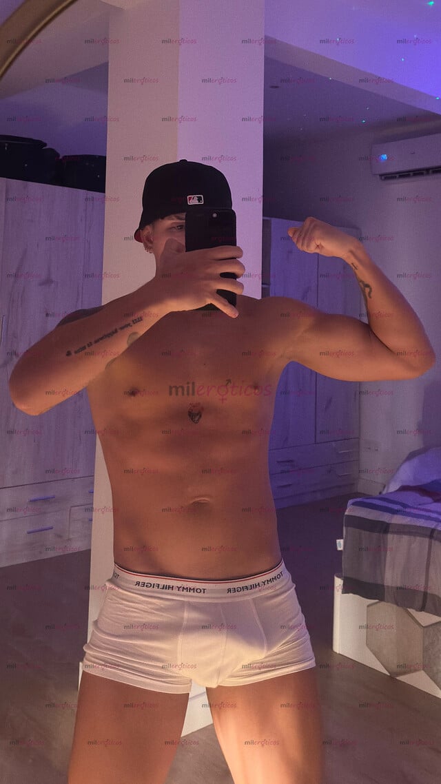 FOTOS DE JOVEN DEPORTISTA MASCULINO, POLLA GRUESA Y GRANDE, MORBOSO