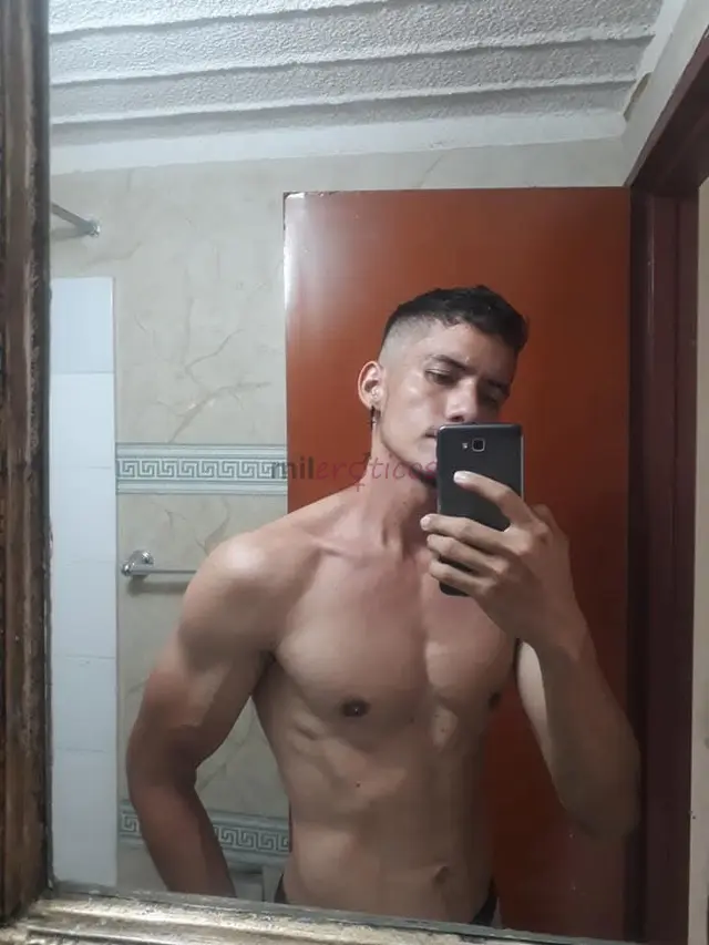 Caballero de excelente presencia educado atento y discreto ofrezco compania para mujeres y parejas h m o m m que buscan compartir momentos agradables...