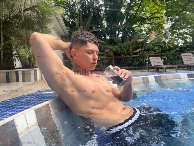 FOTOS DE GIGOLÓ LATINO DE OJOS CLAROS EXPERIENCIA Y PLACER GARANTIZADO