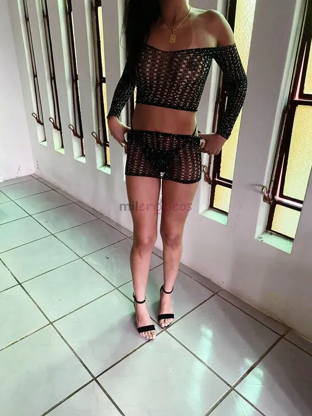 Ola meus amores eu me chamo leticia um verdadeiro furacao na cama uma mulher morena mignon pele cheirosa toda magrinha gostosa e cheia de curvas quent...