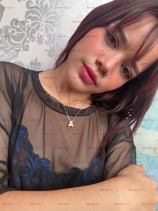 FOTOS DE HOLA AMOR ME LLAMO CELESTE UNA HERMOSA CHICA CON MUCHAS GANAS