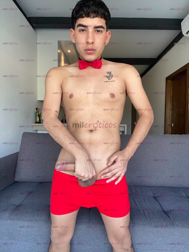 FOTOS DE JOVEN UNIVERSITARIO, DE BUENA VERGA Y BUEN CULO LISTO PARA COMPLACERTE