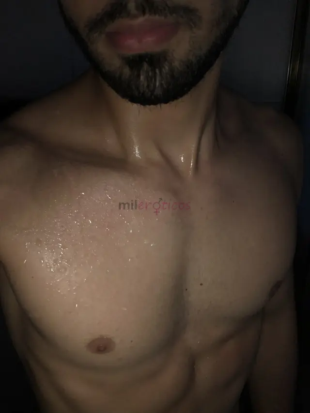No siempre se trata del lugar sino de la compania soy un hombre atento divertido y autentico con buena conversacion y una vibra tranquila que hace sen...