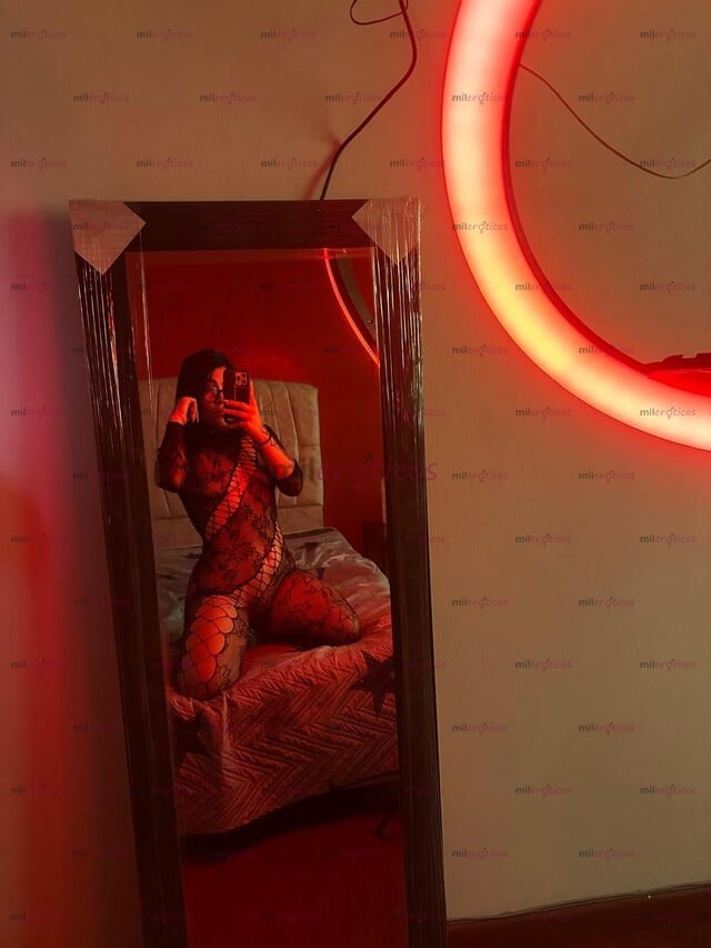 FOTOS DE MARINA NALGONA PELINEGRA, TRAGONA DISPUESTA A COMPLACERTE