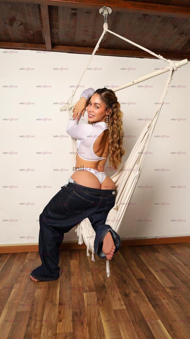 FOTOS DE UNA MUJER MUY SEXY CON UN CUERPO DE CURVAS MUY DELICIOSAS