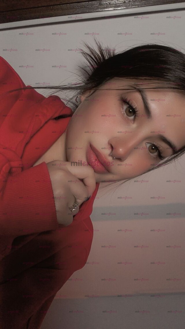 FOTOS DE LA CHICA DE LENTES QUE PARECE INOCENTE PERO NO LO ES