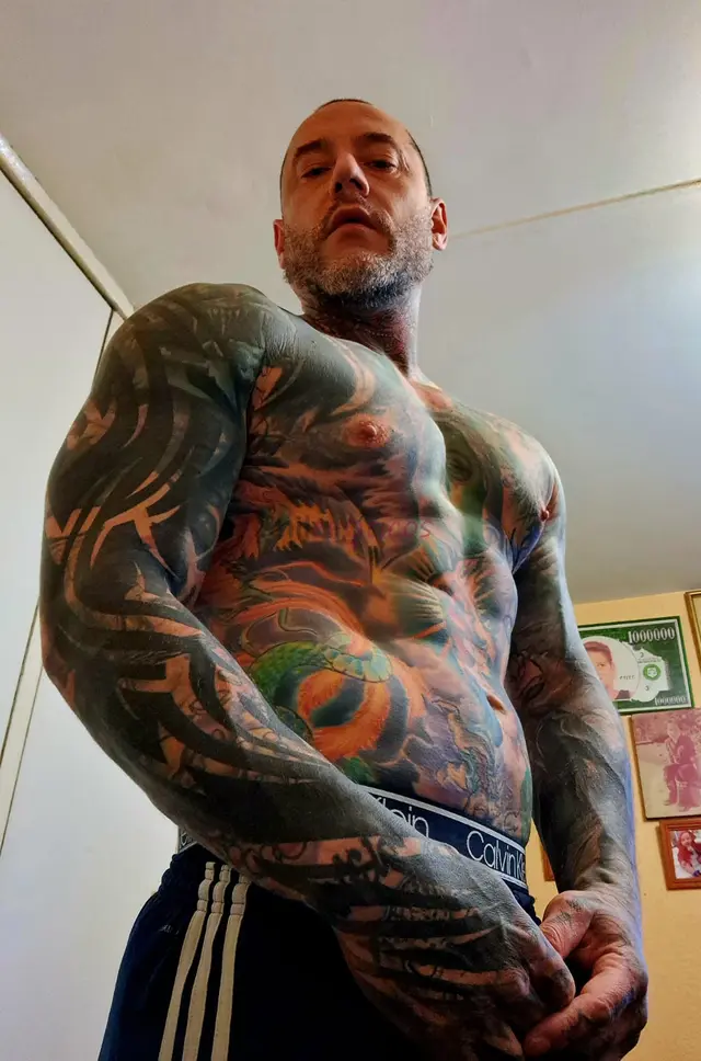 Hola soy salvatore hombre masculino seguro de si mismo y de trato cercano recien llegado a chile estare unos dias en santiago disponible para quienes...