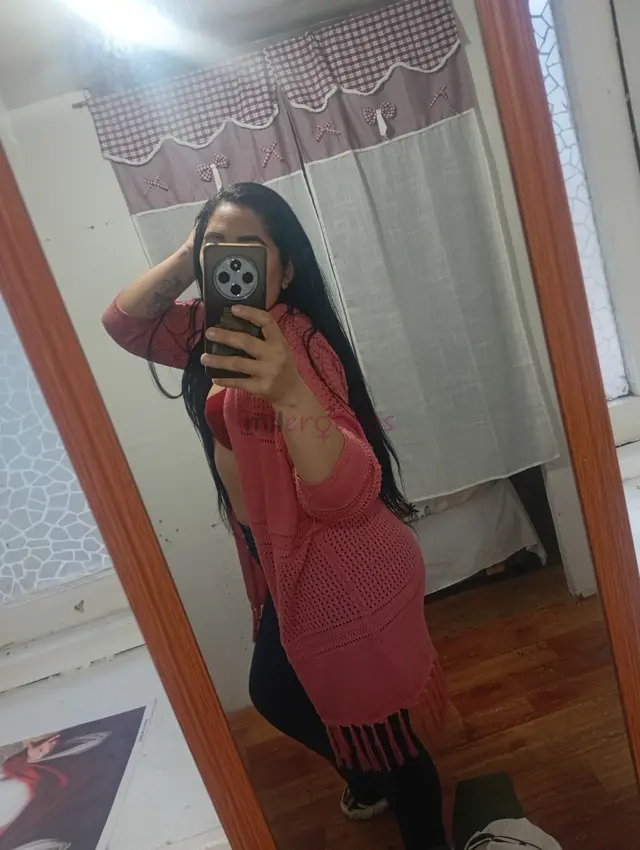 Soy alta pelo negro ojos negros piernona con nalgas muy bellas mis senos son pequenos pero deseables soy una mujer muy atractiva me pruebas y no kiere...