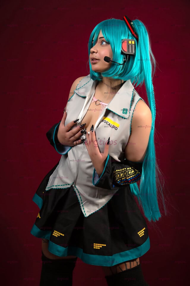 FOTOS DE COSPLAYER ADICTA A SER UNA PERRA SUMISA, GRABA COMO ME COGES